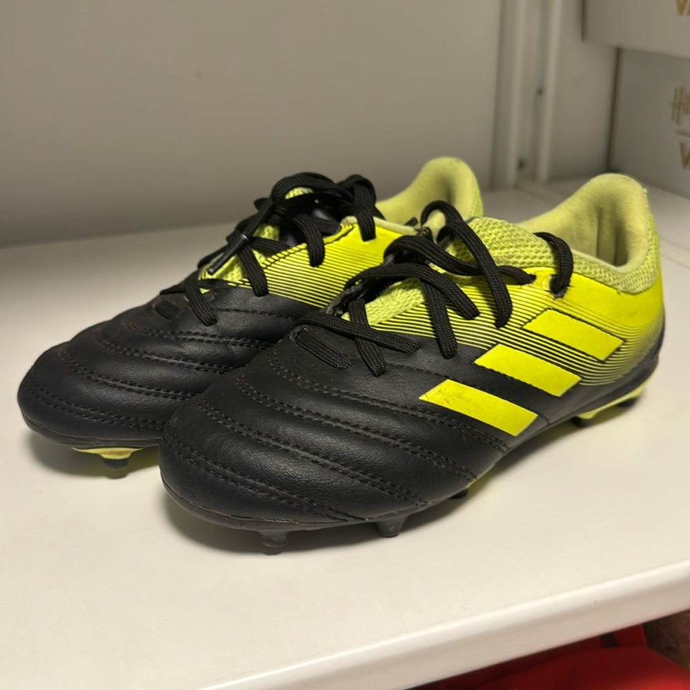 Kids adidas soccer cleats size 11